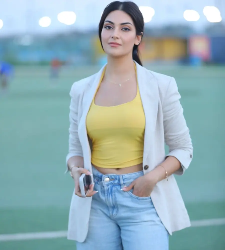 येशा सागर जन्म तिथि, उम्र, ऊंचाई, बॉयफ्रेंड, नेट वर्थ | Yesha Sagar (Cricket Presenter) Biography in Hindi 2 Yesha Sagar Early Life