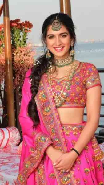 Radhika Merchant Age & Biography: राधिका मर्चेंट: जीवनी, उम्र, शिक्षा, करियर, परिवार और नेट वर्थ 6 Radhika Merchant Height