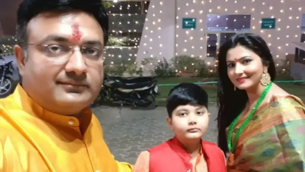 Chitra Tripathi (News Anchor) Biography in Hindi | चित्रा त्रिपाठी, आयु, परिवार, करियर, नेट वर्थ, तलाक और ताजा विवाद 4 Chitra Tripathi son and Husband