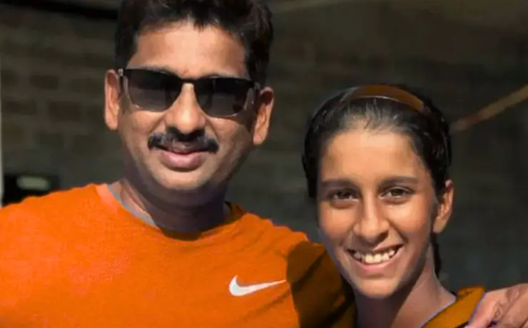 जेमिमाह रोड्रिग्स: उम्र, शिक्षा, परिवार, आंकड़े, नेट वर्थ, क्रश, सेंचुरी और रोचक तथ्य (2025) | Jemimah Rodrigues Biography in Hindi 4 Jemimah Rodrigues with father