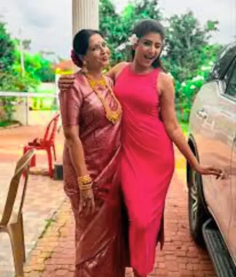 Divya Suresh with Mother 