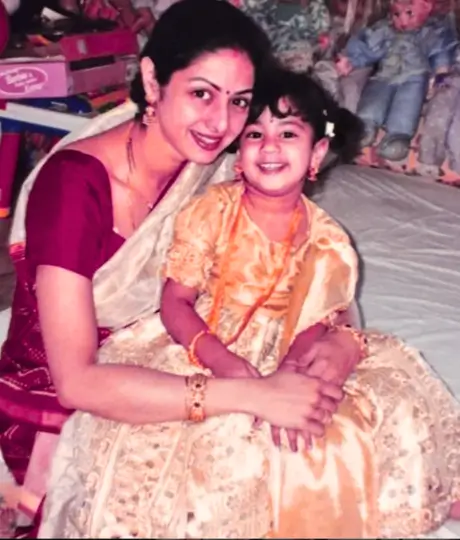 जान्हवी कपूर का बॉयफ्रेंड, उम्र, हाइट, वजन | Janhvi Kapoor Biography in Hindi 3 Janhvi Kapoor in Childhood With Shridevi