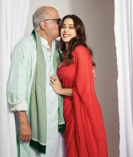 जान्हवी कपूर का बॉयफ्रेंड, उम्र, हाइट, वजन | Janhvi Kapoor Biography in Hindi 4 Janhvi Kapoor With Father Boney Kapoor