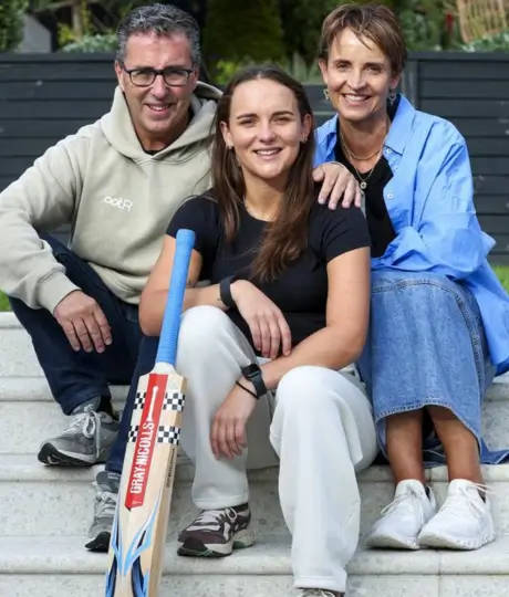 Amelia Kerr with Her Parents 