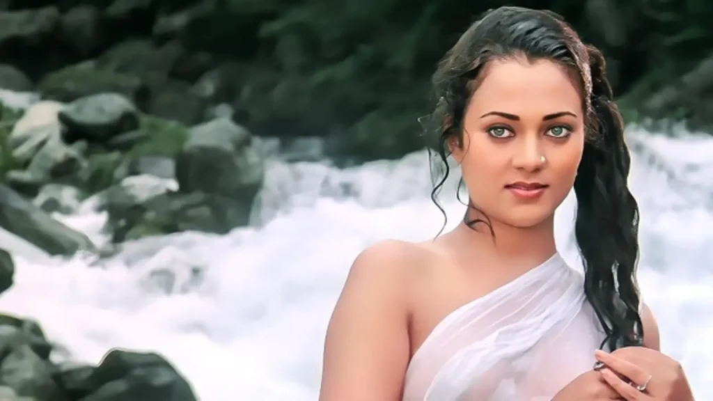 मंदाकिनी: बॉलीवुड की बोल्ड स्टार से आध्यात्मिक गुरु तक की प्रेरणादायक यात्रा | Mandakini Biography in Hindi 1 Mandakini