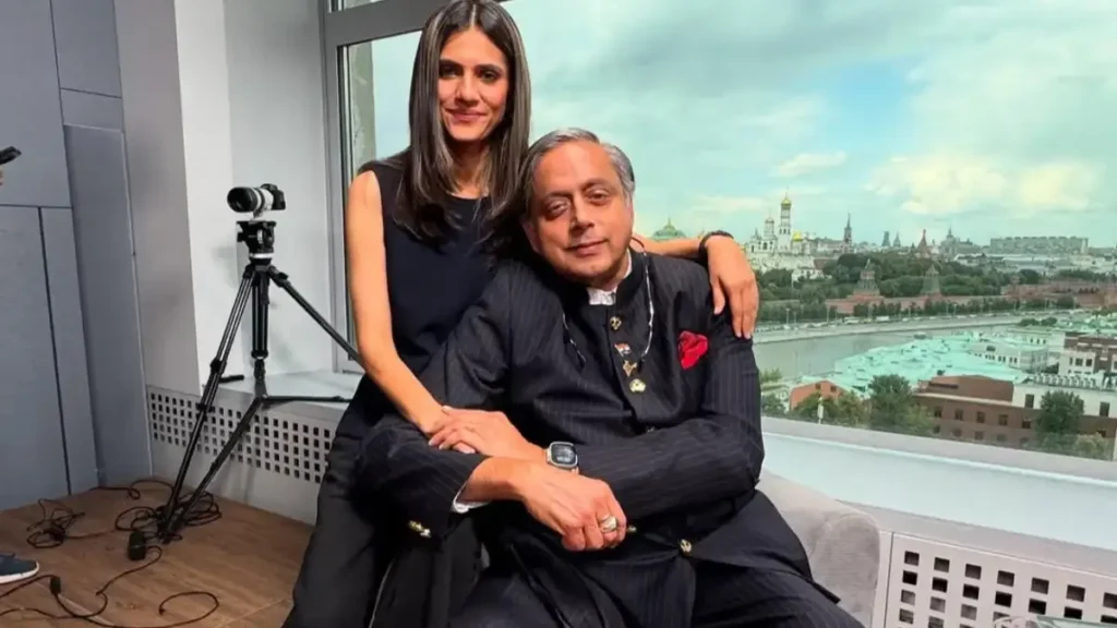 रुनझुन शर्मा (Runjhun Sharma), क्यों वायरल हो रही हैं? | Runjhun Sharma Biography in Hindi 5 Runjhun Sharma with Shashi Tharur