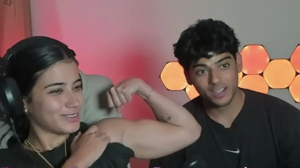 सारा सफारी बायोग्राफी: आयु 24, फिटनेस जर्नी, बॉयफ्रेंड, नेट वर्थ, हाइट और 2025 प्रोफाइल | Sara Saffari Biography in Hindi 2 Sara Saffari With Her Brother