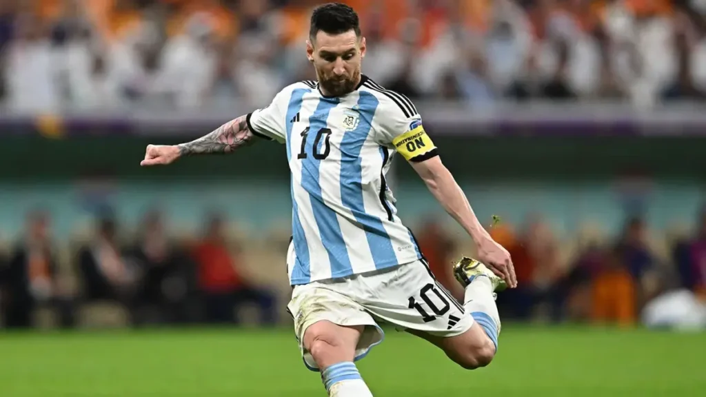 लियोनेल मेसी की जीवनी 2025: करियर, परिवार, नेट वर्थ और कोलकाता विवाद | Lionel Messi Biography in Hindi 1 Lionel Messi