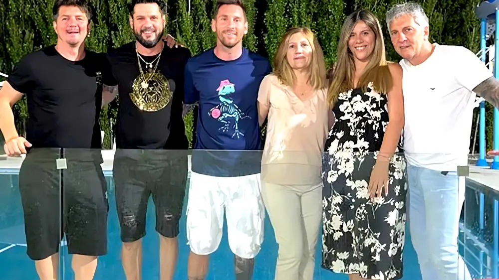 लियोनेल मेसी की जीवनी 2025: करियर, परिवार, नेट वर्थ और कोलकाता विवाद | Lionel Messi Biography in Hindi 3 Lionel Messi Family- Parents & Siblings