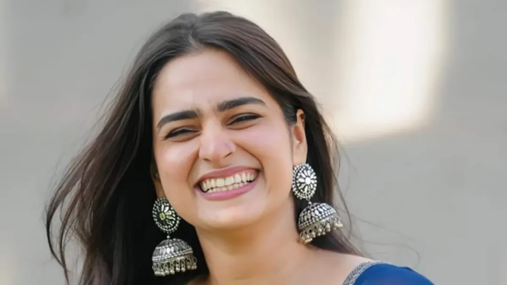 आयशा खान कौन हैं? 'धुरंधर' और 'किस किसको प्यार करूं 2' की स्टार, जिन्हें इंडस्ट्री वालों ने कहा- नाक-दांत 'सही' करा लो 4 Ayesha Khan success story